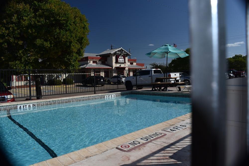 Super 8 By Wyndham Fredericksburg Ξενοδοχείο Εξωτερικό φωτογραφία