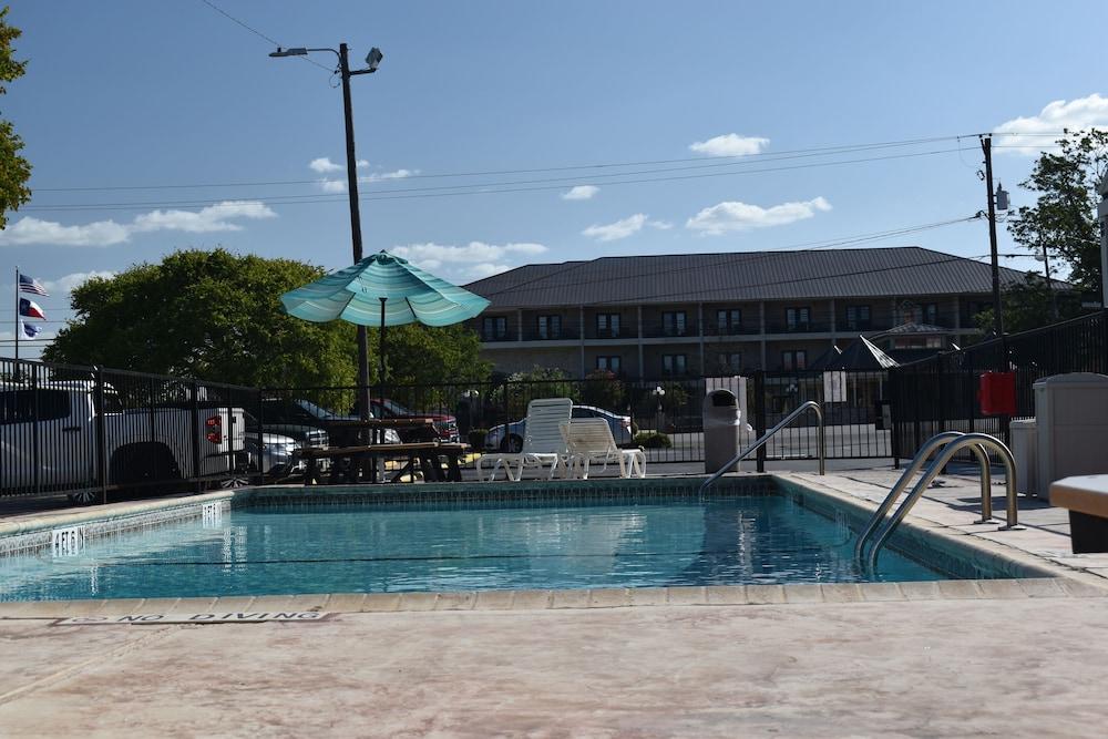 Super 8 By Wyndham Fredericksburg Ξενοδοχείο Εξωτερικό φωτογραφία
