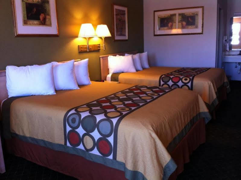 Super 8 By Wyndham Fredericksburg Ξενοδοχείο Εξωτερικό φωτογραφία