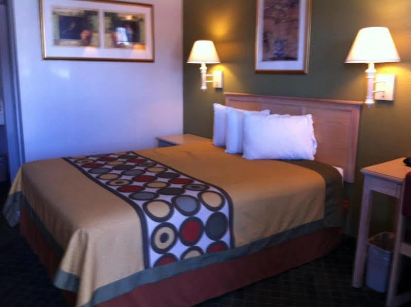 Super 8 By Wyndham Fredericksburg Ξενοδοχείο Εξωτερικό φωτογραφία